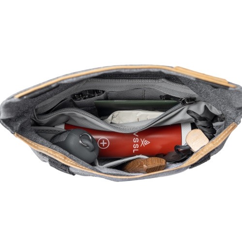Peak Design Field Pouch Charcoal V2