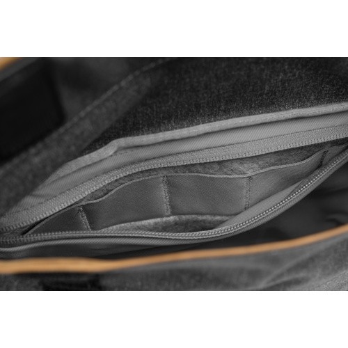 Peak Design Field Pouch Charcoal V2