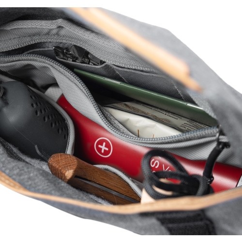 Peak Design Field Pouch Charcoal V2