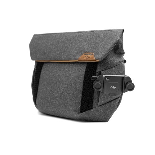 Peak Design Field Pouch Charcoal V2