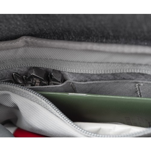 Peak Design Field Pouch Charcoal V2