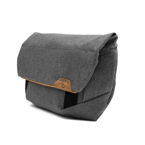 Peak Design Field Pouch Charcoal V2