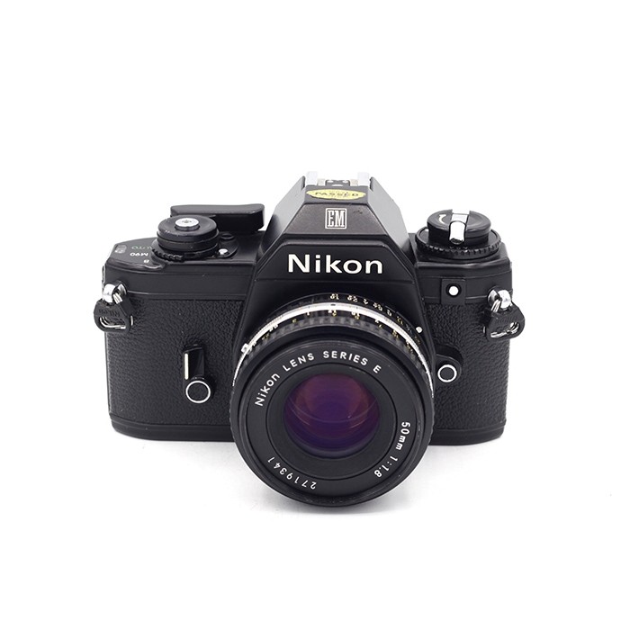 Nikon EM + 50mm f/1.8 occasion