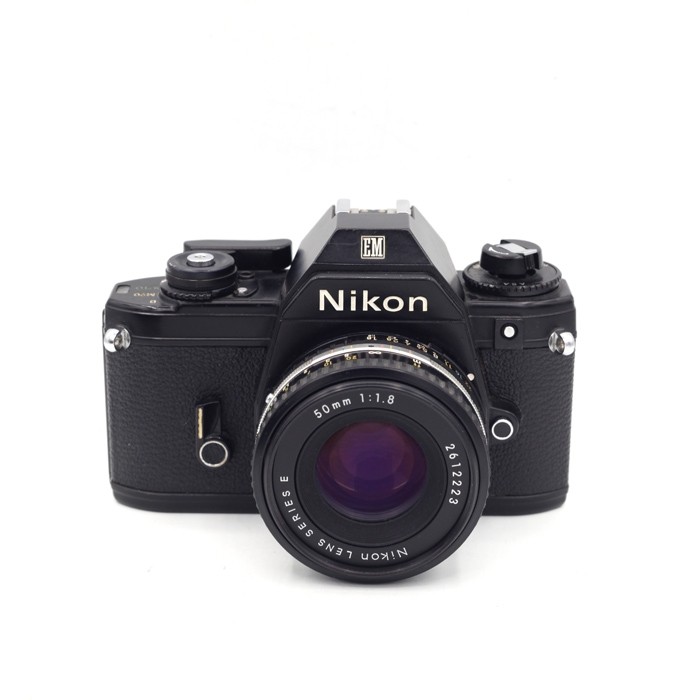 Nikon EM + 50mm f/1.8 occasion
